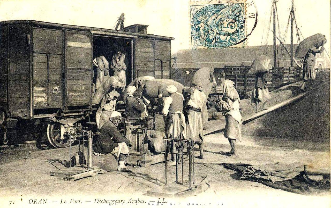Oran- 006- travail sur les quais.jpg